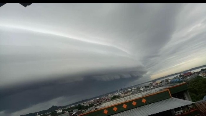 Awan Tsunami Fenomena Menarik yang Tidak Seberbahaya Namanya