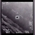 NASA baru-baru ini merilis laporan tentang penampakan objek terbang tak dikenal (UFO), kini disebut UAP (Unidentified Anomalous Phenomena). Meski penyelidikan terhadap ratusan laporan ini tidak membuktikan keberadaan alien, badan antariksa Amerika Serikat tetap membuka kemungkinan adanya makhluk luar angkasa.